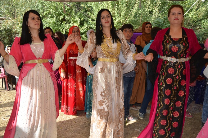 Özkan ailesinin mutlu günü 74