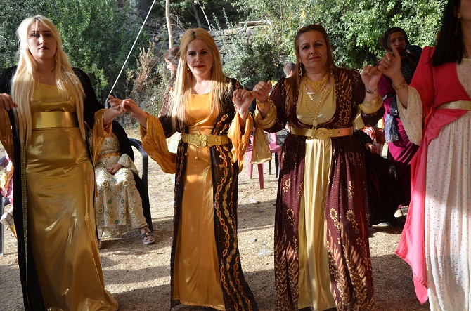 Özkan ailesinin mutlu günü 75