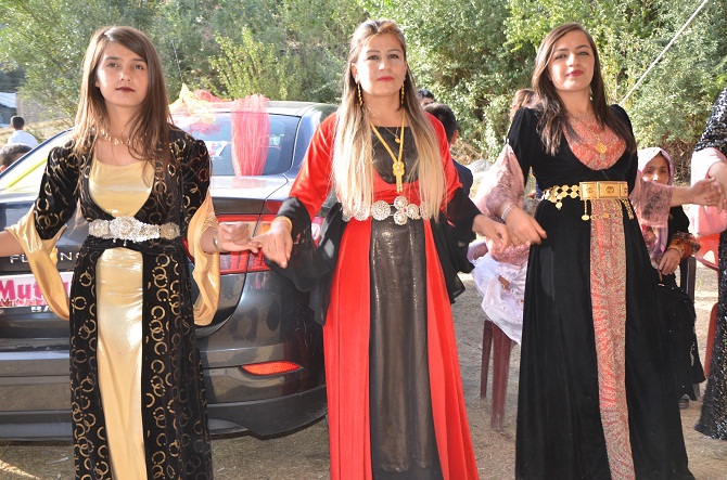 Özkan ailesinin mutlu günü 76