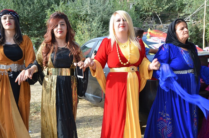 Özkan ailesinin mutlu günü 77