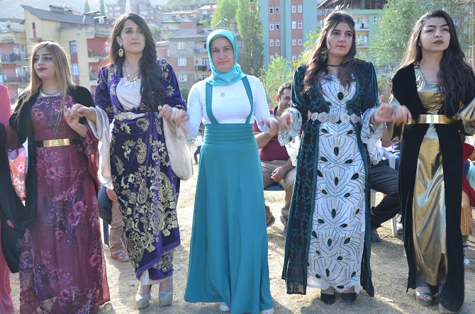 Özkan ailesinin mutlu günü 78