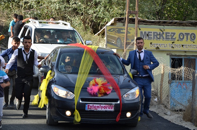 Özkan ailesinin mutlu günü 80