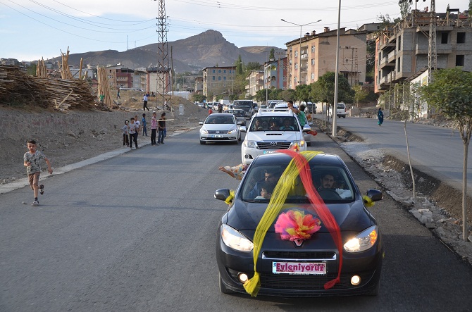 Özkan ailesinin mutlu günü 81