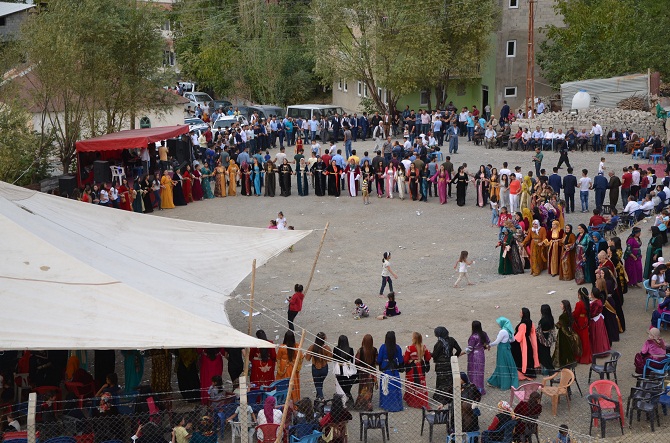 Özkan ailesinin mutlu günü 83