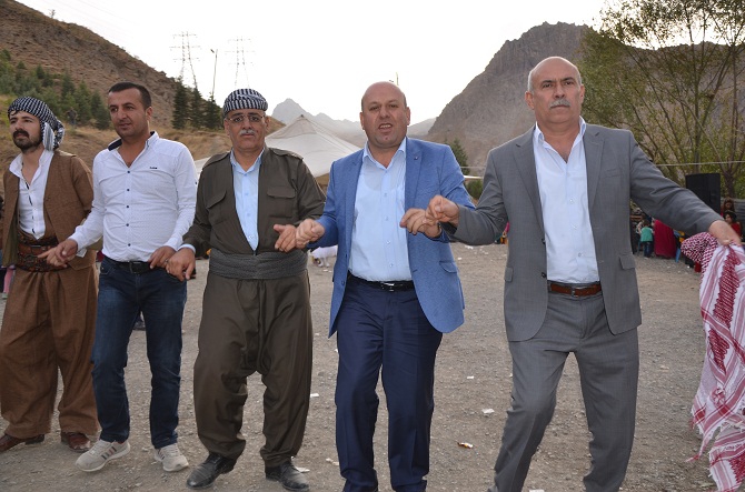 Özkan ailesinin mutlu günü 85