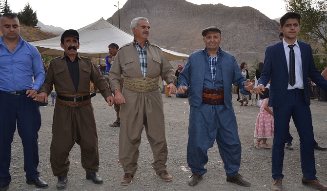 Özkan ailesinin mutlu günü 86