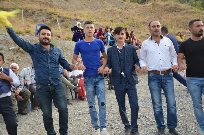 Özkan ailesinin mutlu günü 87