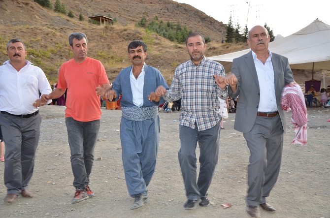 Özkan ailesinin mutlu günü 88