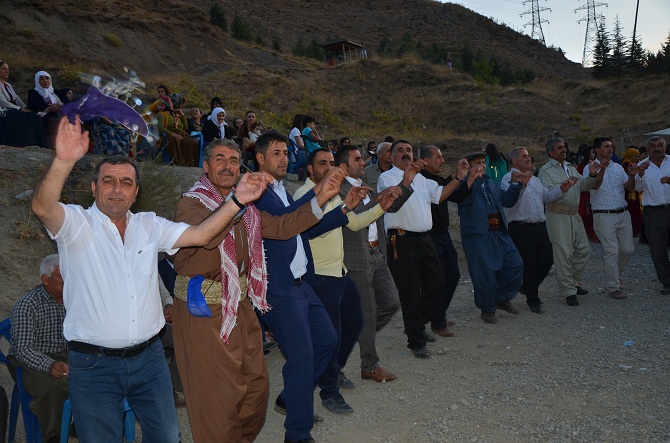 Özkan ailesinin mutlu günü 90