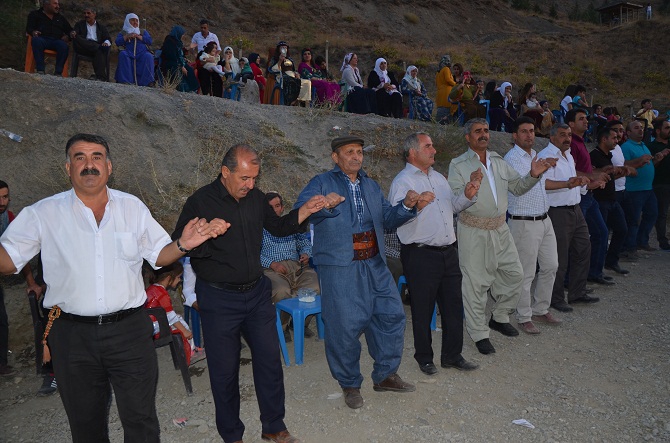 Özkan ailesinin mutlu günü 91