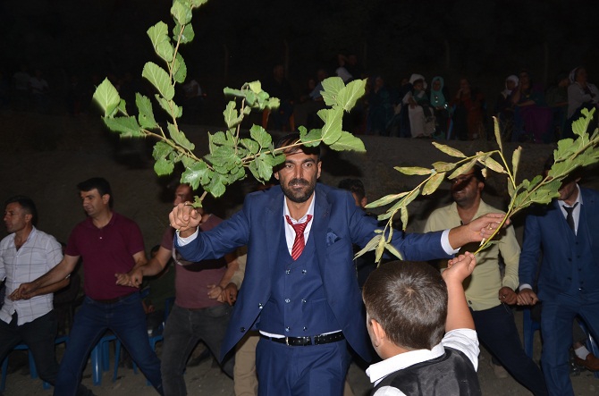 Özkan ailesinin mutlu günü 93