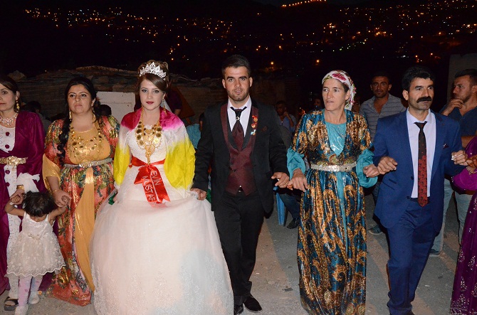 Özkan ailesinin mutlu günü 95