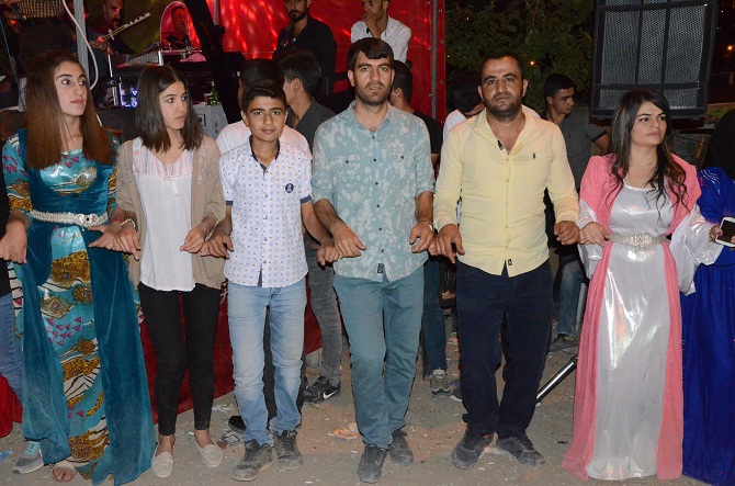 Özkan ailesinin mutlu günü 96