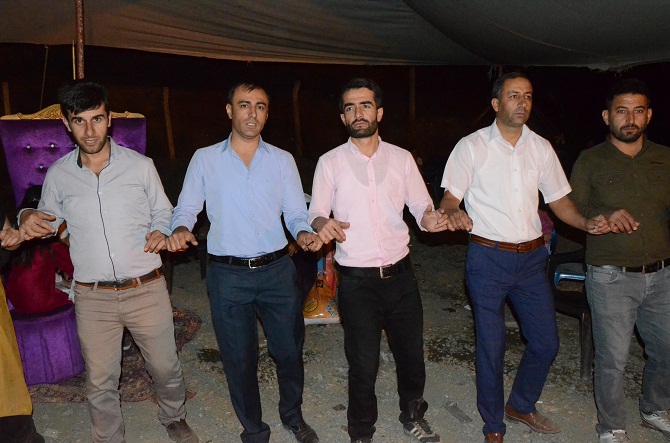 Özkan ailesinin mutlu günü 99