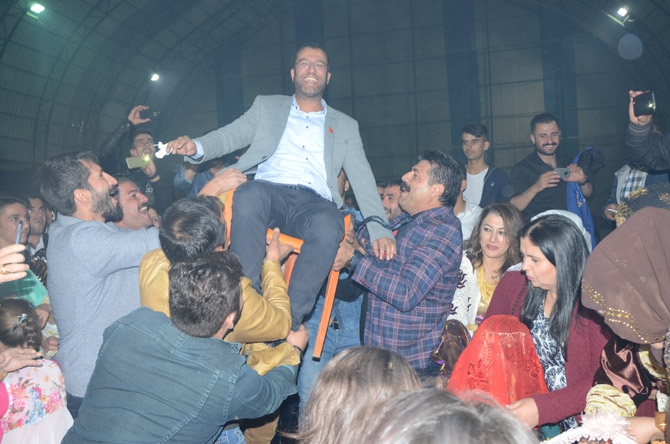 Ediş ailesinin mutlu günü 13