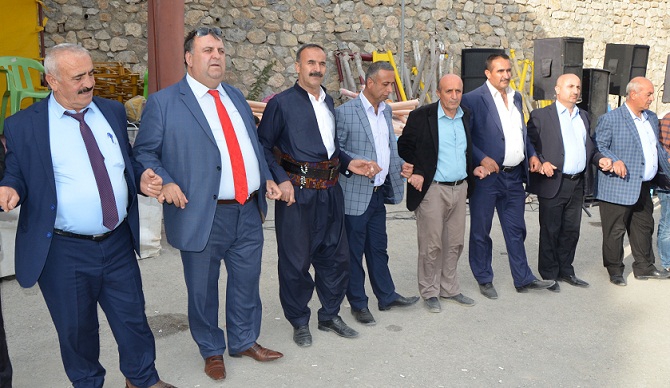 Özkan ailesinin mutlu günü 15