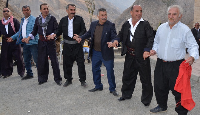 Özkan ailesinin mutlu günü 25