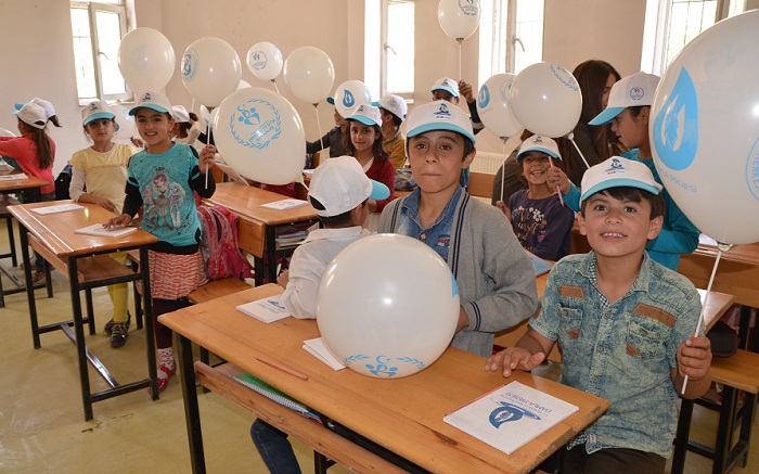 Hakkari 'Mobil Gençlik Merkezi' sınırdaki çocukları sevindirdi 1