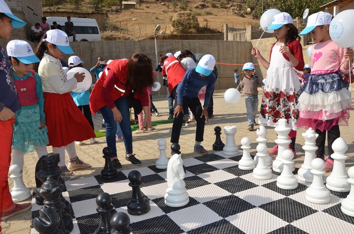 Hakkari 'Mobil Gençlik Merkezi' sınırdaki çocukları sevindirdi 10