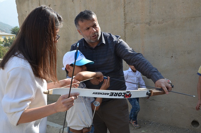 Hakkari 'Mobil Gençlik Merkezi' sınırdaki çocukları sevindirdi 11
