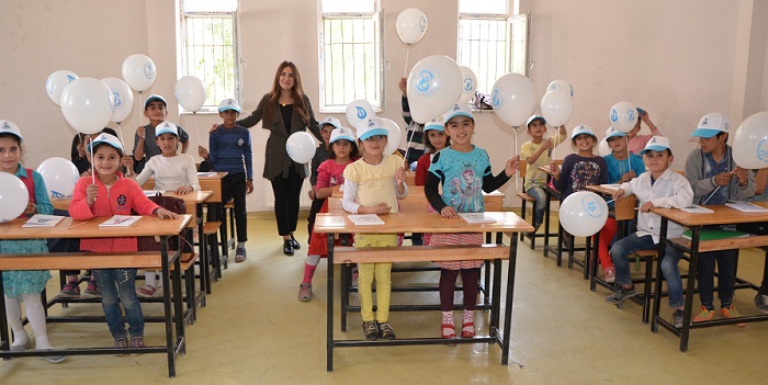Hakkari 'Mobil Gençlik Merkezi' sınırdaki çocukları sevindirdi 2