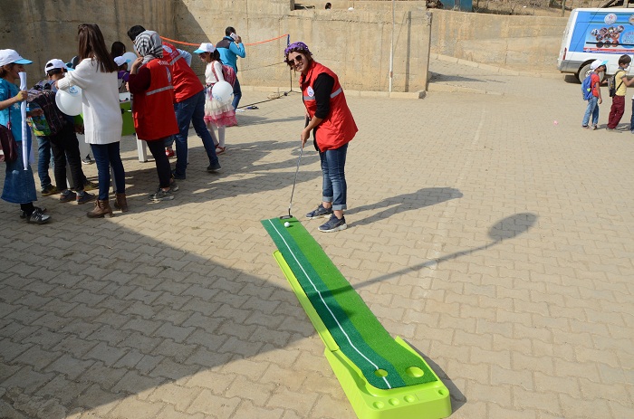 Hakkari 'Mobil Gençlik Merkezi' sınırdaki çocukları sevindirdi 21