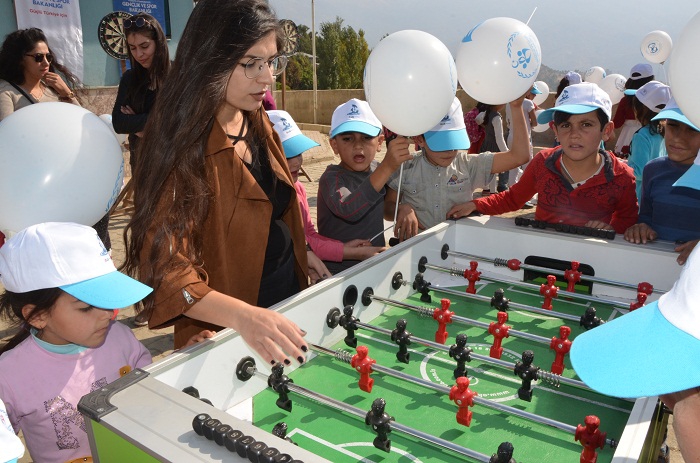 Hakkari 'Mobil Gençlik Merkezi' sınırdaki çocukları sevindirdi 8