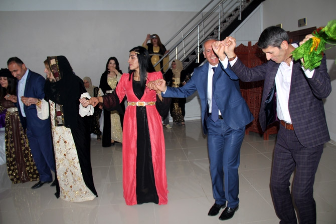 HDP Hakkari Milletvekili Akdoğan dünya evine girdi 16