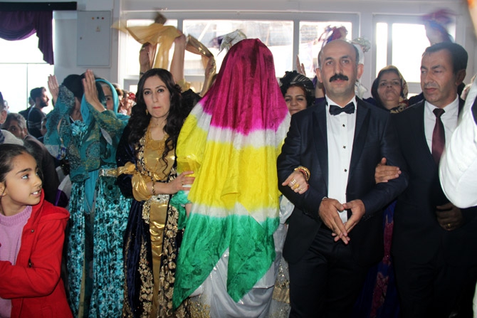 HDP Hakkari Milletvekili Akdoğan dünya evine girdi 35