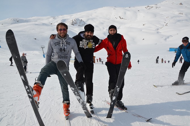 Hakkarili kayak severlerin şebeke çilesi 12
