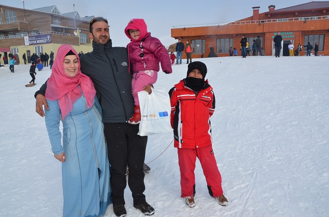 Hakkarili kayak severlerin şebeke çilesi 13