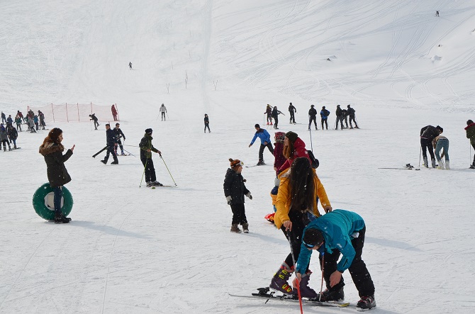 Hakkarili kayak severlerin şebeke çilesi 16