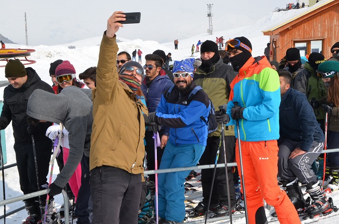 Hakkarili kayak severlerin şebeke çilesi 18