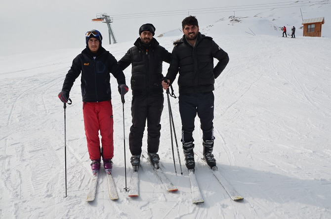 Hakkarili kayak severlerin şebeke çilesi 21