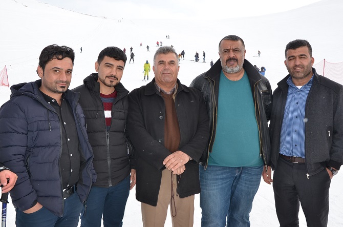 Hakkarili kayak severlerin şebeke çilesi 24