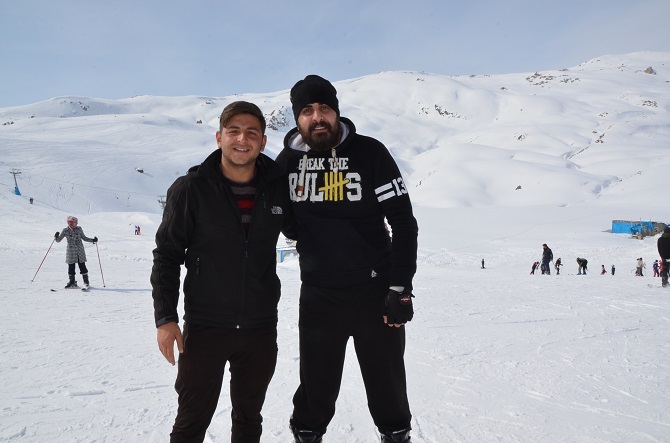 Hakkarili kayak severlerin şebeke çilesi 3