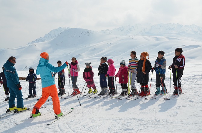 Hakkarili kayak severlerin şebeke çilesi 8