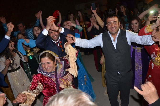 Özkan ailesinin mutlu günü 13