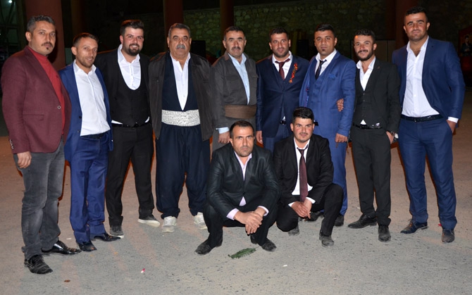 Özkan ailesinin mutlu günü 25