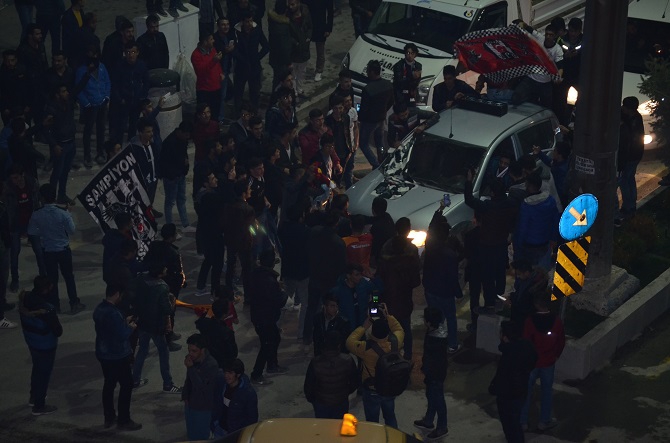 Hakkari’de Beşiktaş taraftarı sokağa döküldü 1
