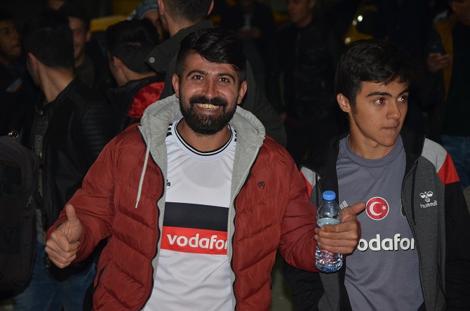 Hakkari’de Beşiktaş taraftarı sokağa döküldü 10