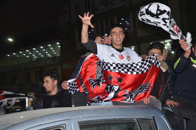 Hakkari’de Beşiktaş taraftarı sokağa döküldü 3