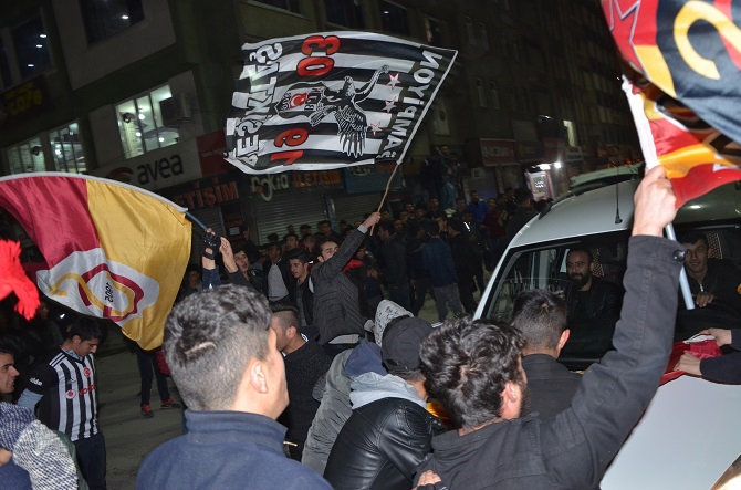 Hakkari’de Beşiktaş taraftarı sokağa döküldü 6