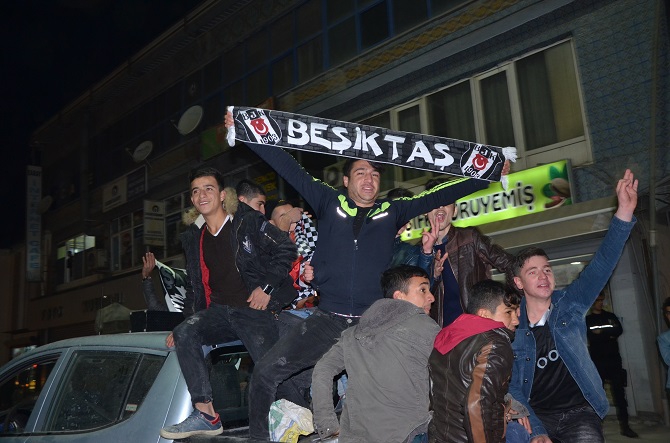 Hakkari’de Beşiktaş taraftarı sokağa döküldü 7