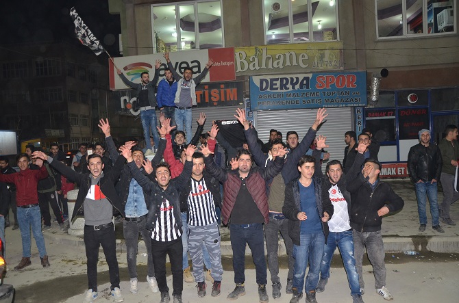 Hakkari’de Beşiktaş taraftarı sokağa döküldü 9