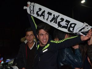 Hakkari’de Beşiktaş taraftarı sokağa döküldü