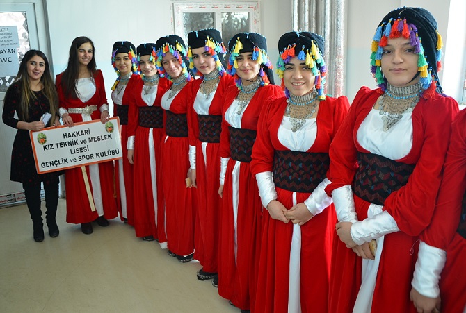Hakkari'de Folklor yarışması 1