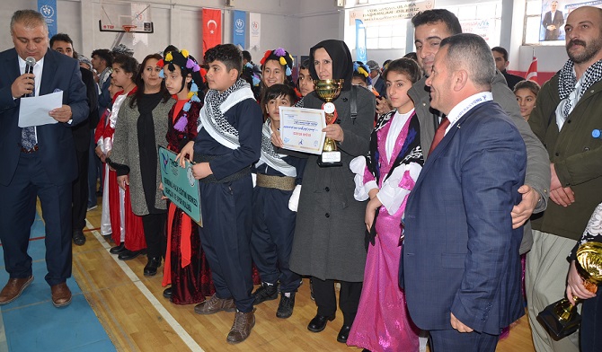 Hakkari'de Folklor yarışması 10