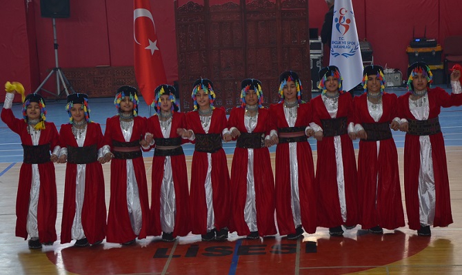 Hakkari'de Folklor yarışması 11