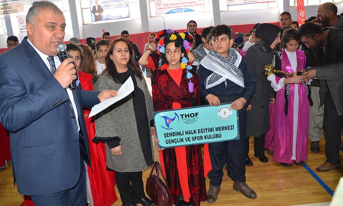 Hakkari'de Folklor yarışması 13